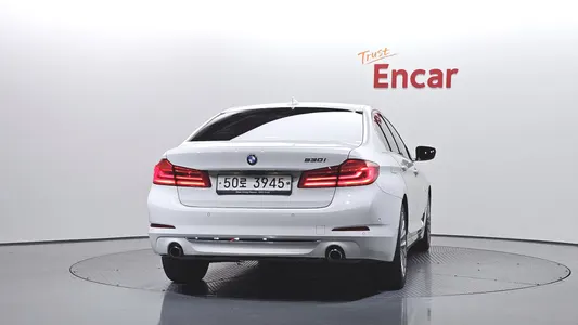 BMW 5 Series (G30) 530i 2018 4