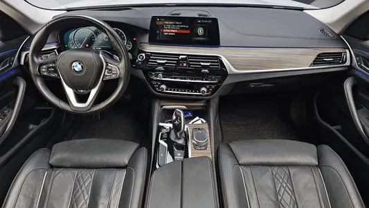 BMW 5 Series (G30) 530i 2018 7