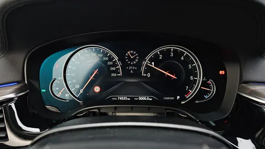 BMW 5 Series (G30) 530i 2018 8