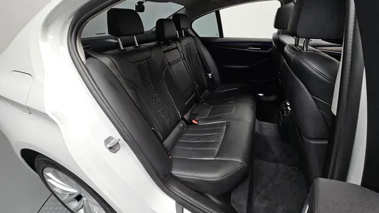 BMW 5 Series (G30) 530i 2018 11