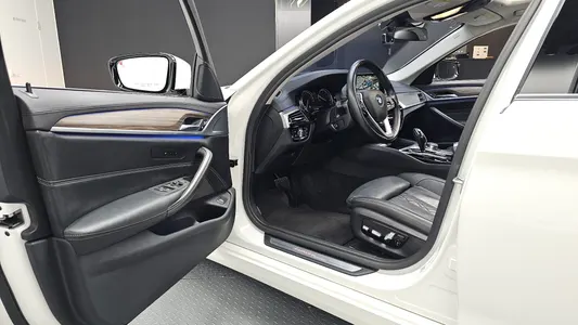 BMW 5 Series (G30) 530i 2018 10