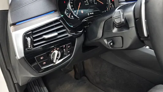 BMW 5 Series (G30) 530i 2018 20