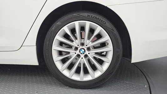 BMW 5 Series (G30) 530i 2018 21