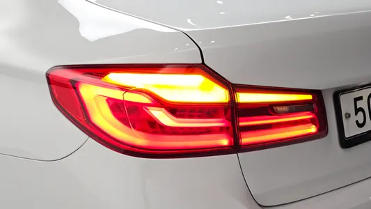 BMW 5 Series (G30) 530i 2018 23