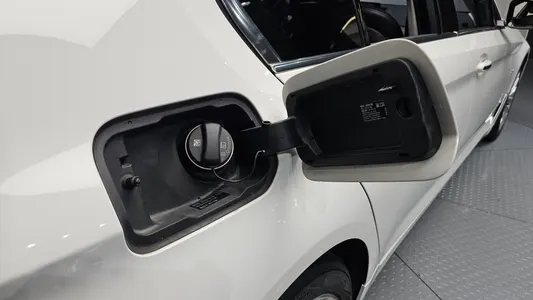 BMW 5 Series (G30) 530i 2018 32