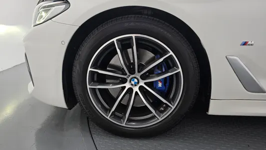 BMW 5 Series (G30) 520i M 2023 5