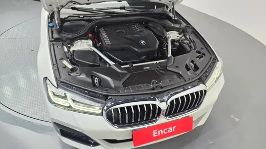 BMW 5 Series (G30) 520i M 2023 6