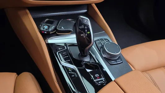 BMW 5 Series (G30) 520i M 2023 9