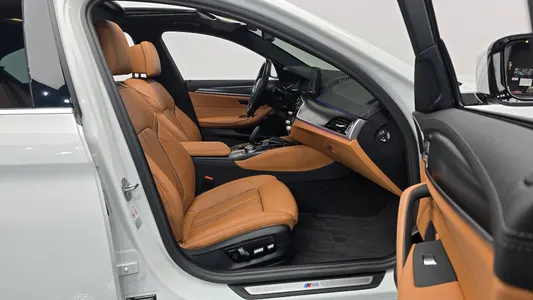 BMW 5 Series (G30) 520i M 2023 11