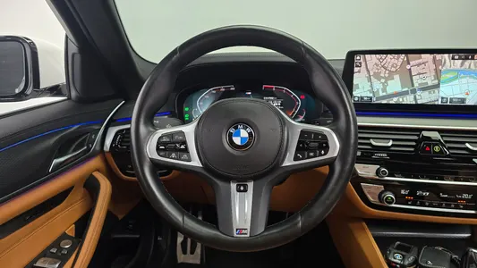 BMW 5 Series (G30) 520i M 2023 13