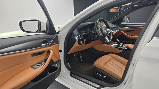BMW 5 Series (G30) 520i M 2023 10