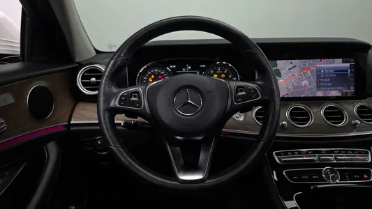 Mercedes-Benz E-Class W213 E300 2018 13