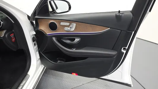 Mercedes-Benz E-Class W213 E300 2018 24