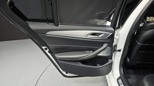 BMW 5 Series (G30) M550d xDrive 2019 25