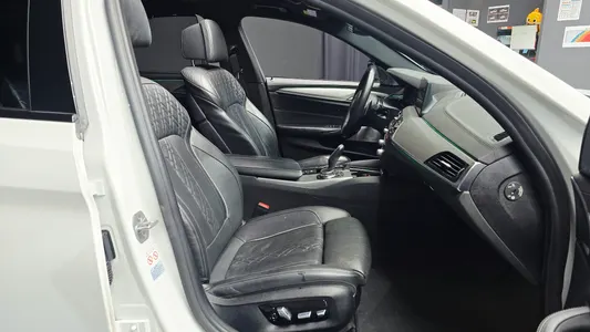 BMW 5 Series (G30) M550d xDrive 2019 26
