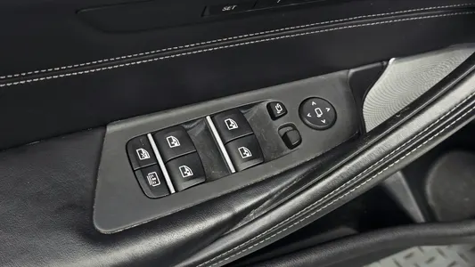 BMW 5 Series (G30) M550d xDrive 2019 27