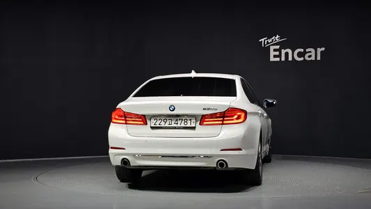 BMW 5 Series (G30) 530e 2019 4