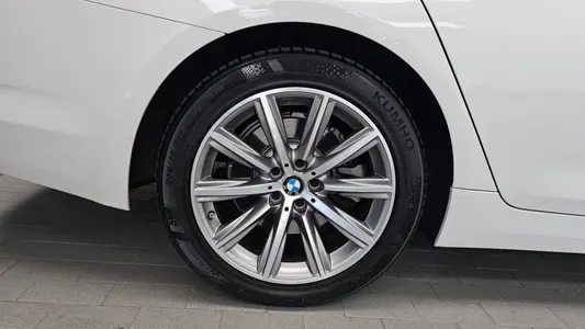 BMW 5 Series (G30) 530e 2019 5
