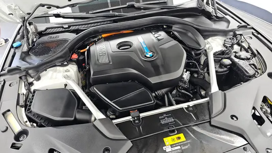 BMW 5 Series (G30) 530e 2019 6
