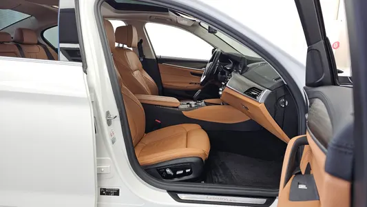 BMW 5 Series (G30) 530e 2019 11