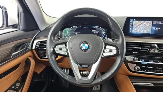 BMW 5 Series (G30) 530e 2019 13