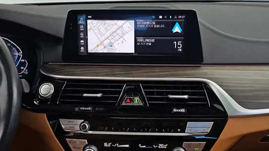 BMW 5 Series (G30) 530e 2019 14