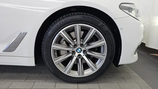 BMW 5 Series (G30) 530e 2019 21