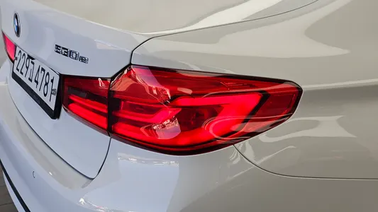 BMW 5 Series (G30) 530e 2019 23