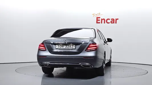 Mercedes-Benz E-Class W213 E300 4MATIC 2018 4