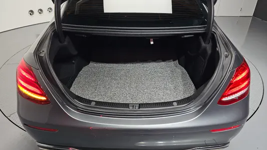 Mercedes-Benz E-Class W213 E300 4MATIC 2018 35