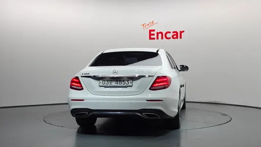 Mercedes-Benz E-Class W213 E300 AMG Line 2019 4