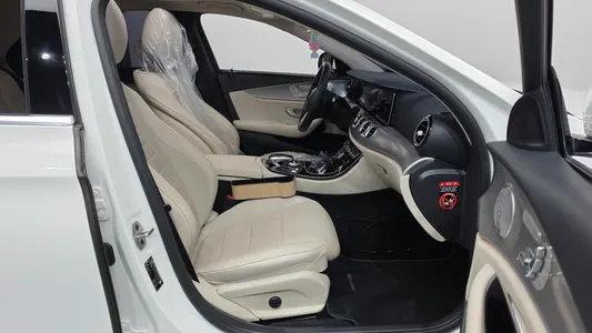 Mercedes-Benz E-Class W213 E300 AMG Line 2019 26