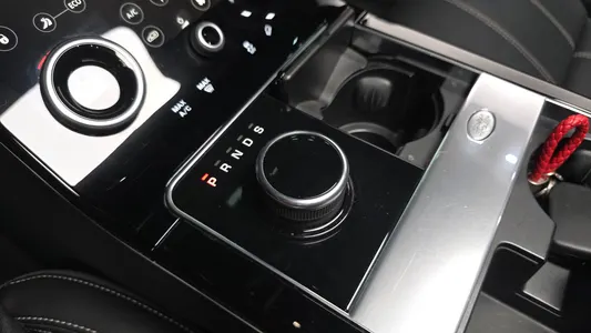 Land Rover 레인지로버 벨라 3.0 D300 R- SE 2019 9
