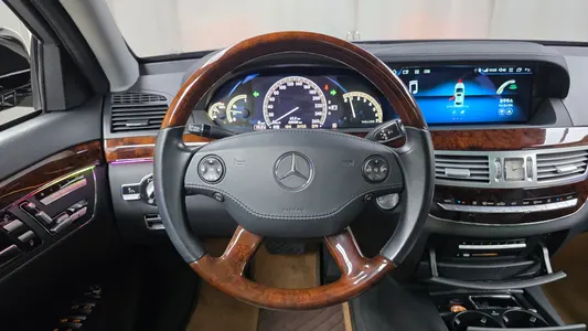 Mercedes-Benz S-Class W221 S550V 2007 14