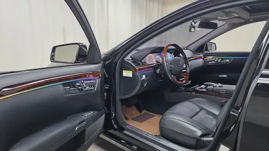 Mercedes-Benz S-Class W221 S550V 2007 9