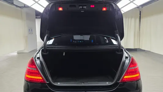 Mercedes-Benz S-Class W221 S550V 2007 17