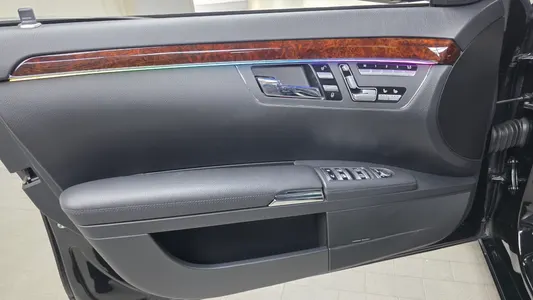 Mercedes-Benz S-Class W221 S550V 2007 24