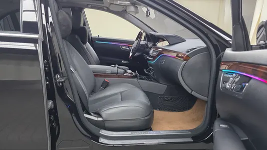 Mercedes-Benz S-Class W221 S550V 2007 26