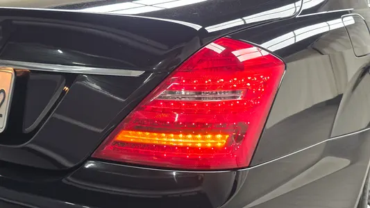 Mercedes-Benz S-Class W221 S550V 2007 23