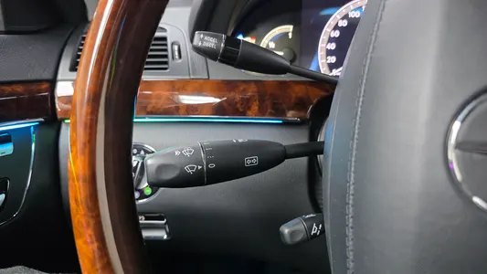 Mercedes-Benz S-Class W221 S550V 2007 29