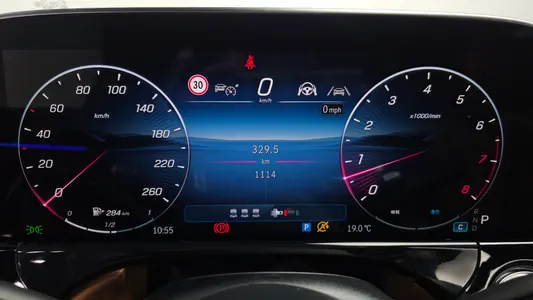 Mercedes-Benz E-Class W214 E300 4MATIC AMG Line 2026 8