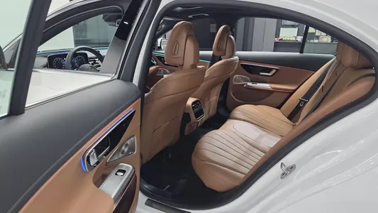 Mercedes-Benz E-Class W214 E300 4MATIC AMG Line 2026 26