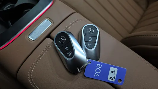 Mercedes-Benz E-Class W214 E300 4MATIC AMG Line 2026 31