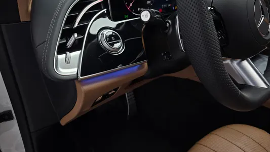 Mercedes-Benz E-Class W214 E300 4MATIC AMG Line 2026 28