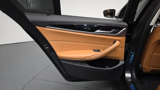 BMW 5 Series (G30) 520i 2020 25
