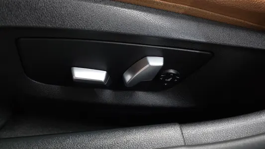 BMW 5 Series (G30) 520i 2020 32