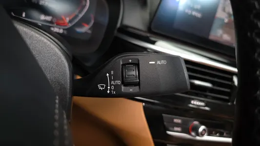 BMW 5 Series (G30) 520i 2020 36