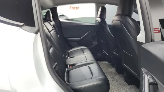 Tesla Y AWD 2022 11