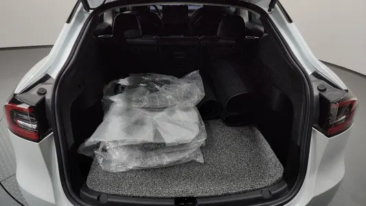 Tesla Y AWD 2022 17
