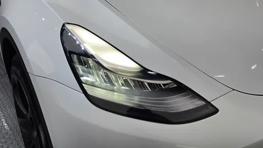 Tesla Y AWD 2022 22